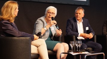 Slow Food Messe Podium.JPG